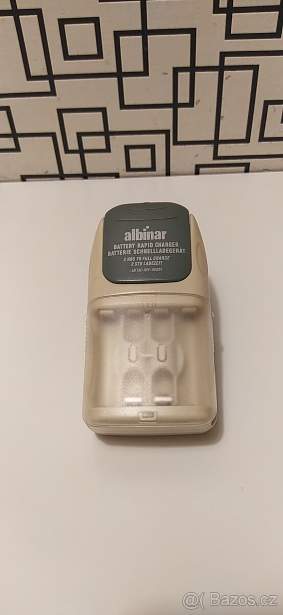 Nabíječka baterií Albinar PC-51EU