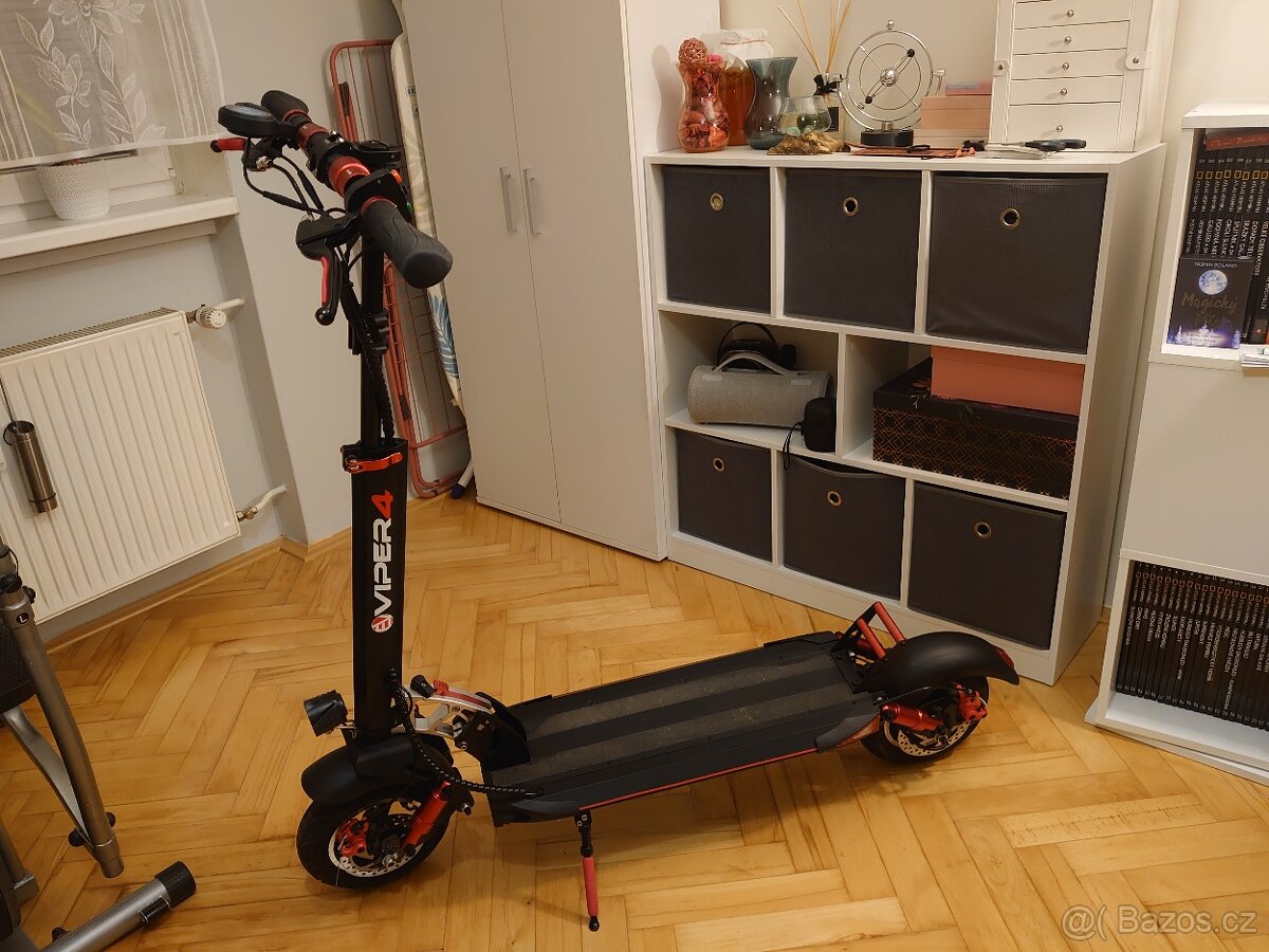 Elektrokoloběžka EV Viper 4 (2022) – top stav, 610 km