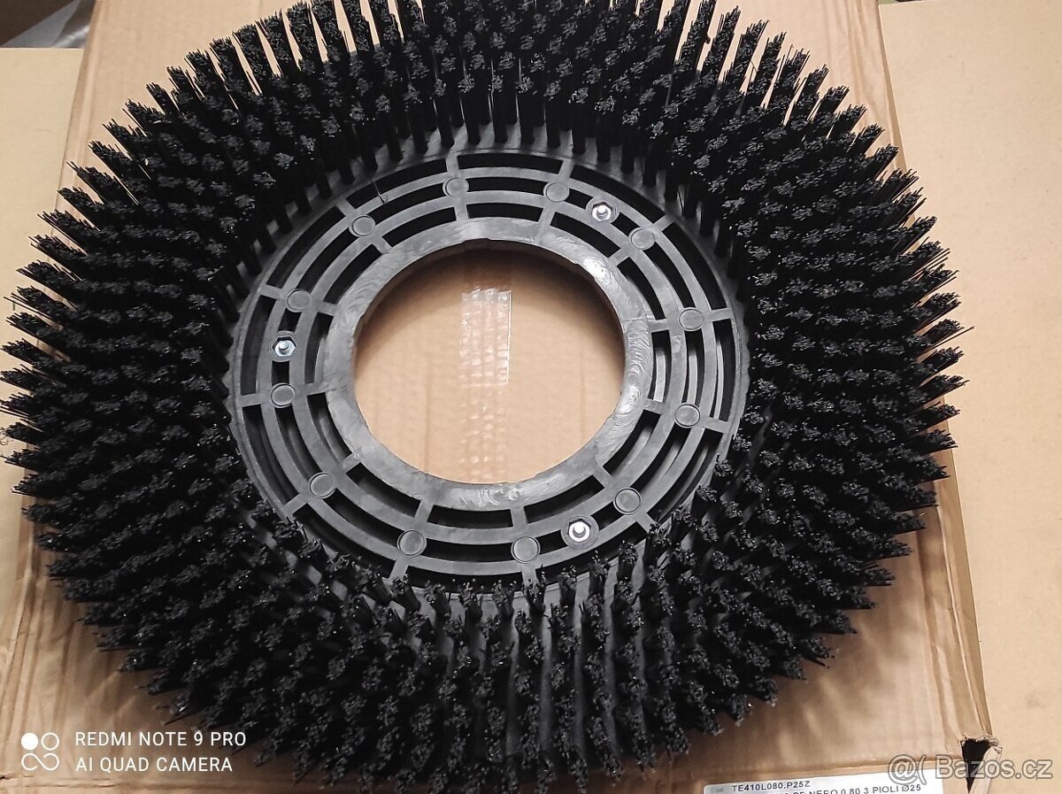 Kartáč k mycím strojům Tennant.