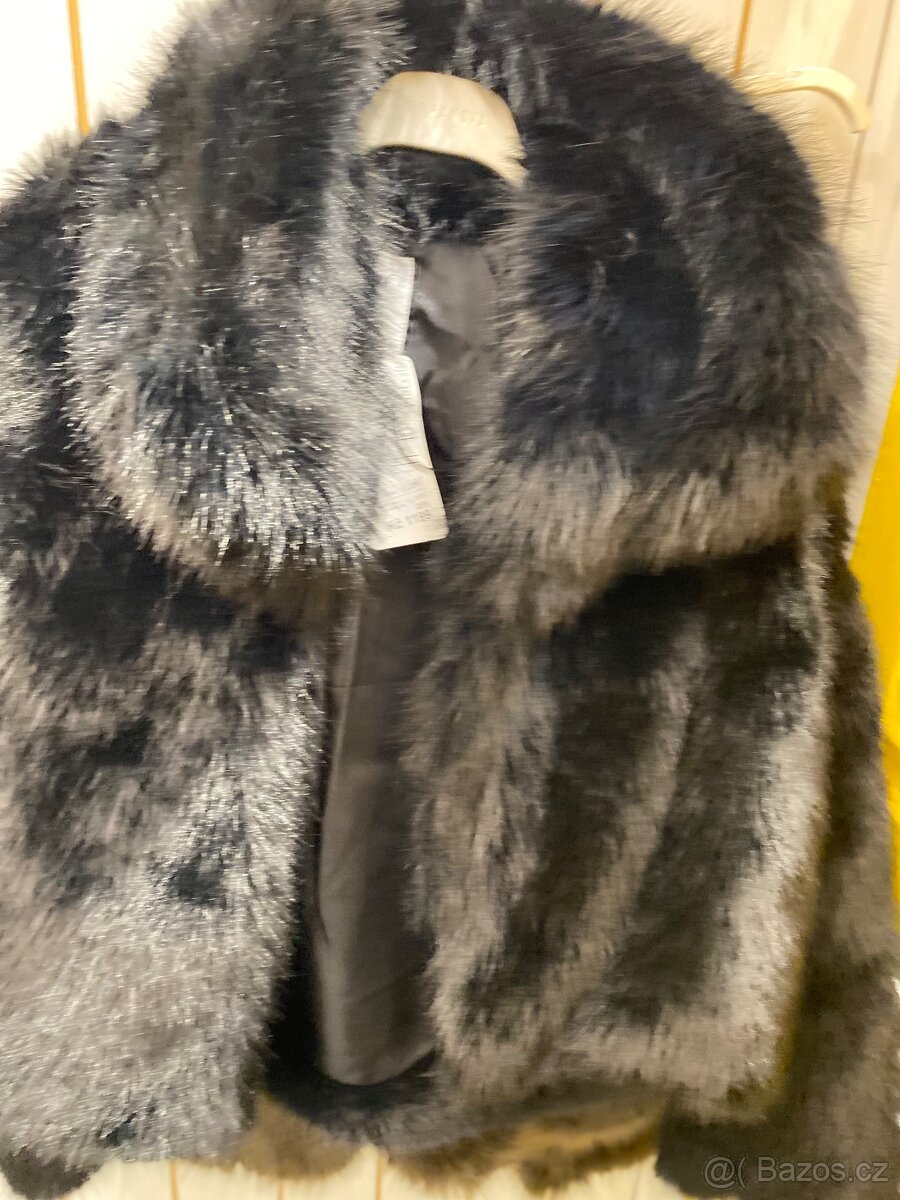 Kozisek kozich cerny kratky dámský 36 Guess