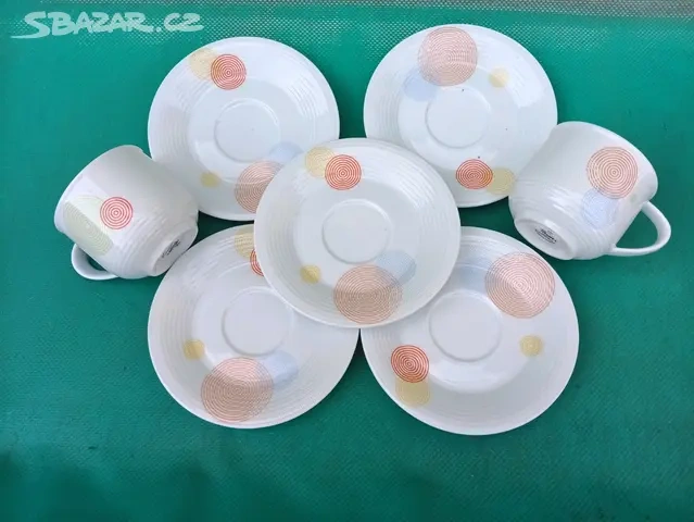 Hrnečky s talířky