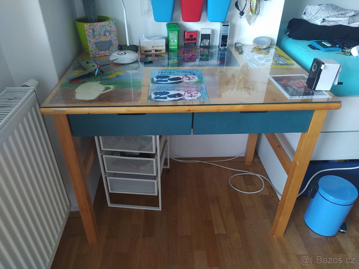 Dětský psací dřevěný stůl Gazel