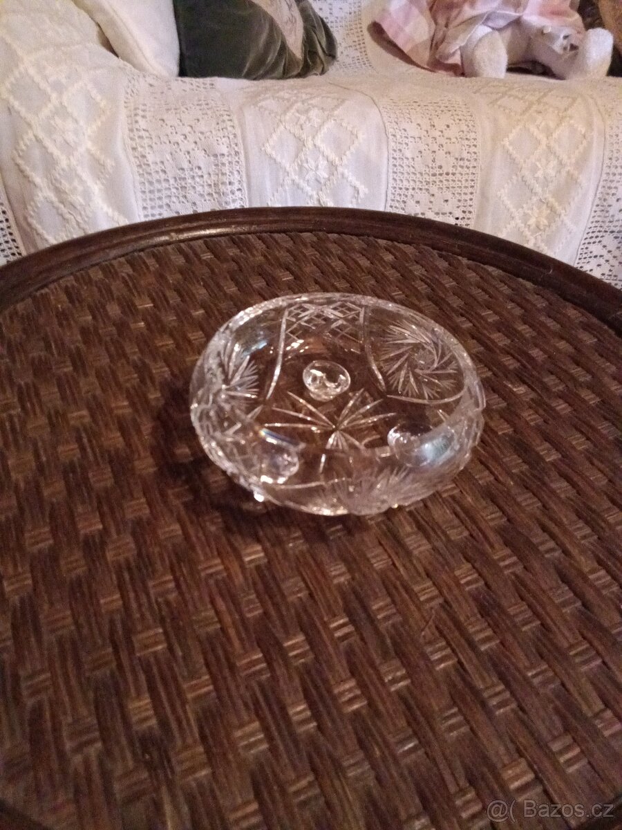 Miska na nožkách menší broušená