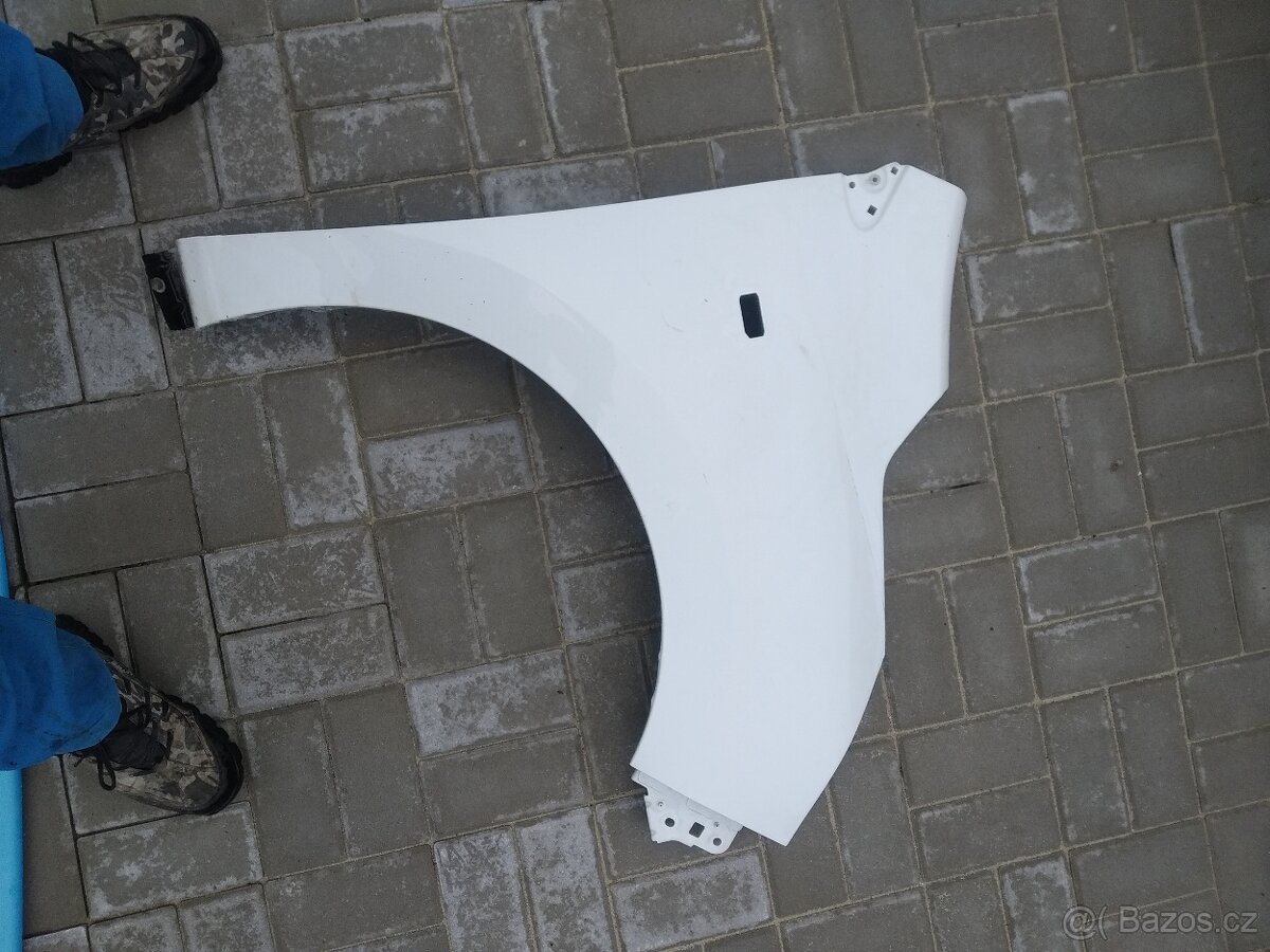 Pravý přední blatník na Renault Kangoo rok 2022