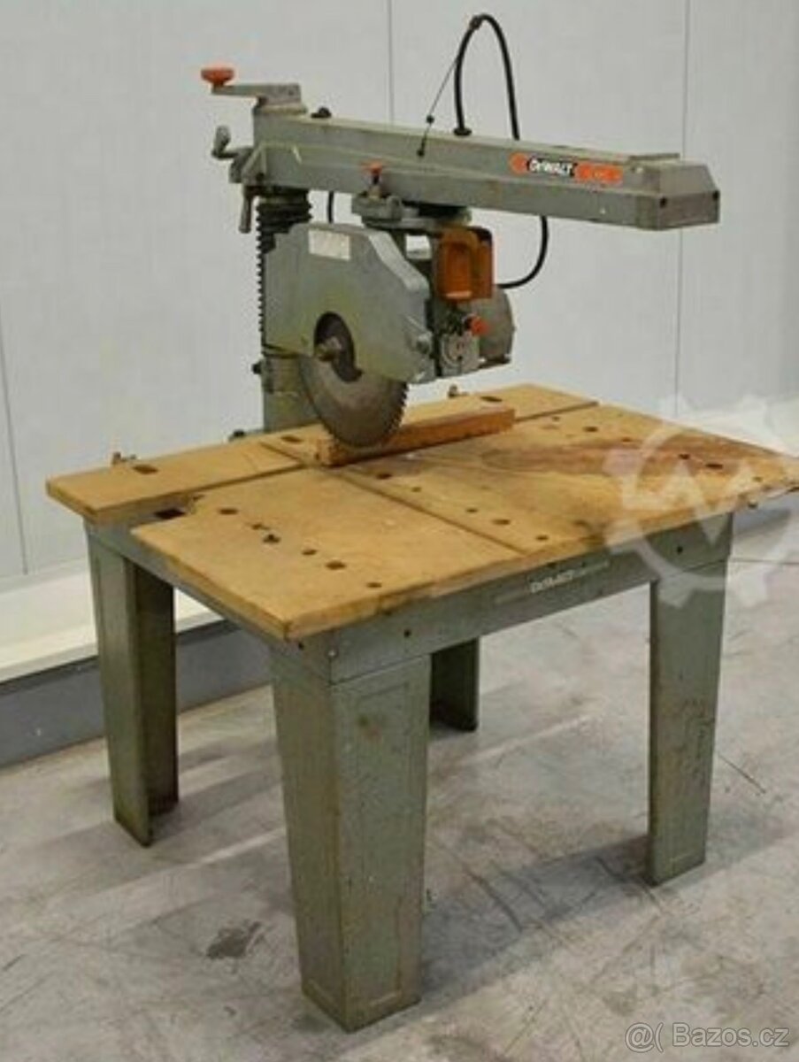 RADIÁLNÍ PILA - DEWALT