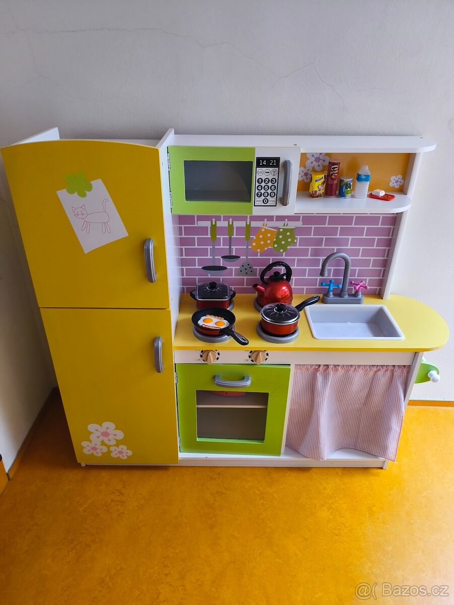 Dětská dřevěná kuchyňka s příslušenstvím
