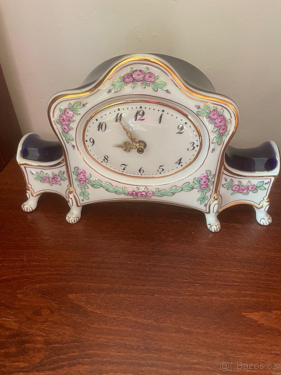 Porcelánové hodiny