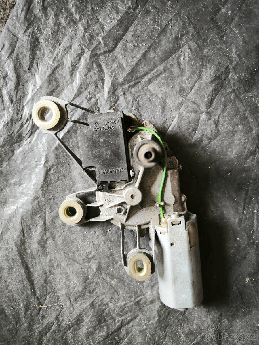 Motorek zadního stěrače