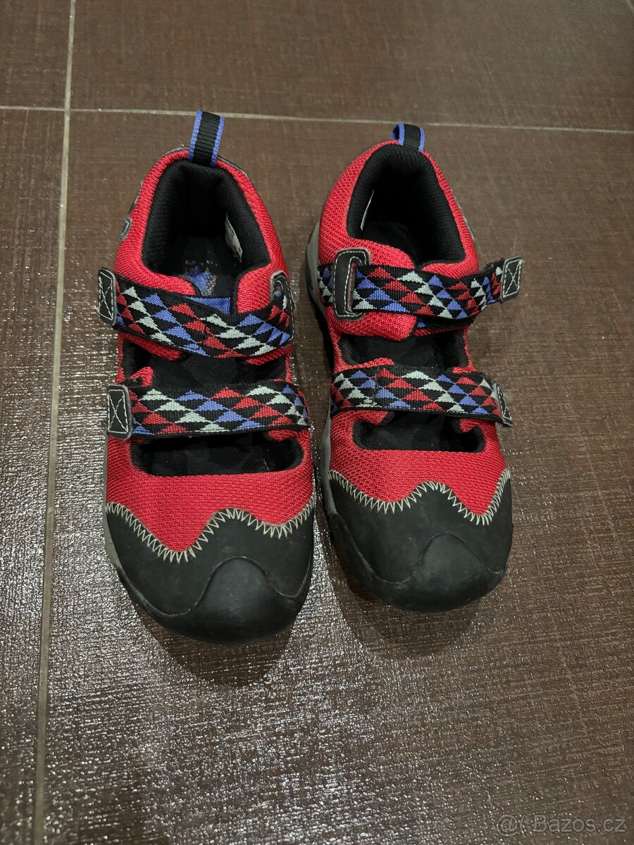 Sandály New Balance vel. 32,5