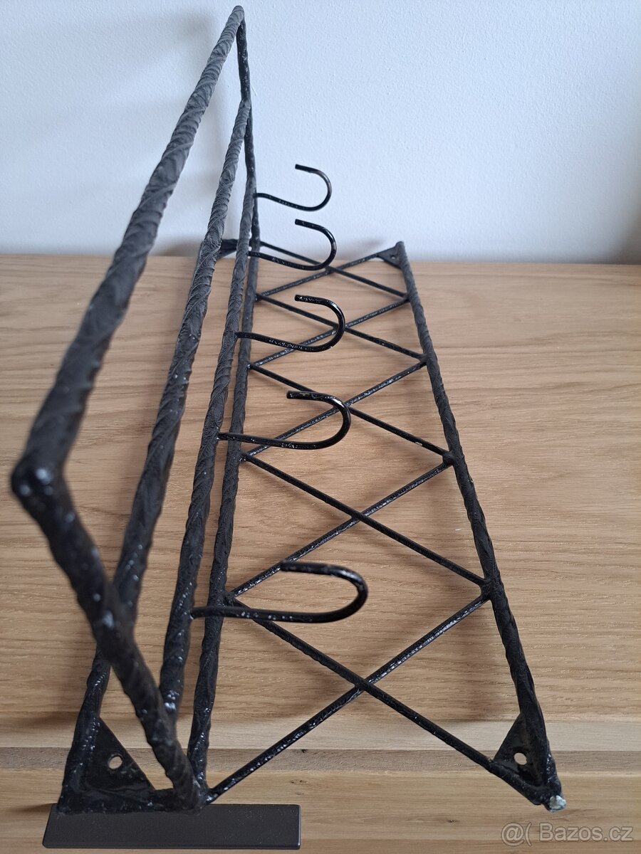 Kovový věšák 50cm
