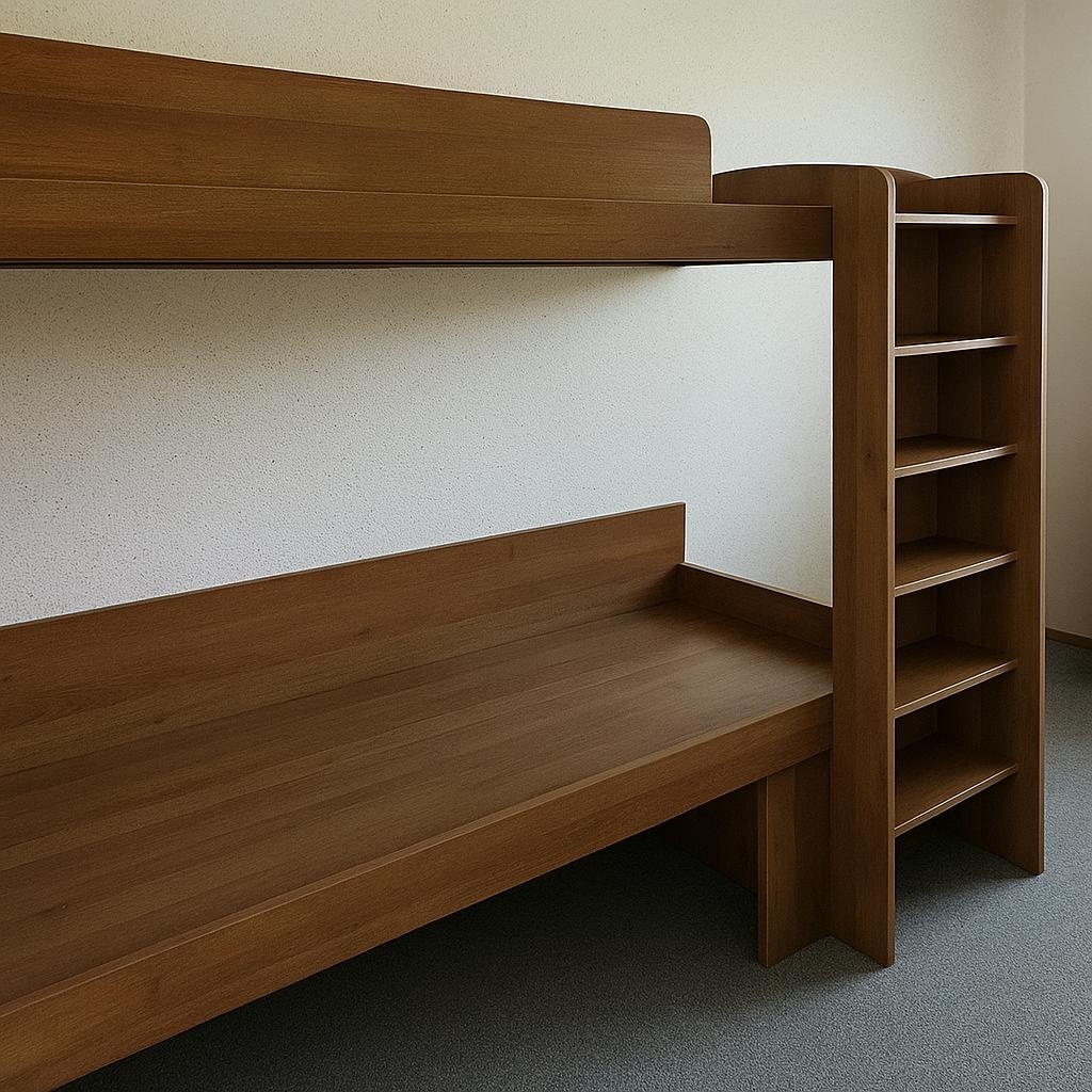 Robustní patrová postel s úložným prostorem