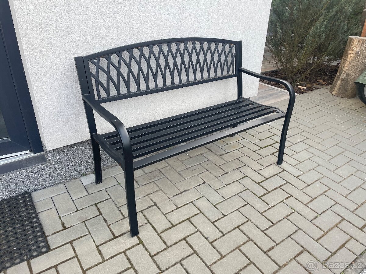 Zahradní lavice