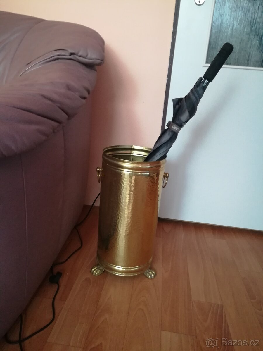 Mosazny odkladac na destniky