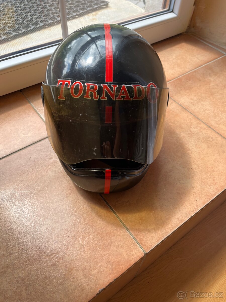 Helma na moto tornado