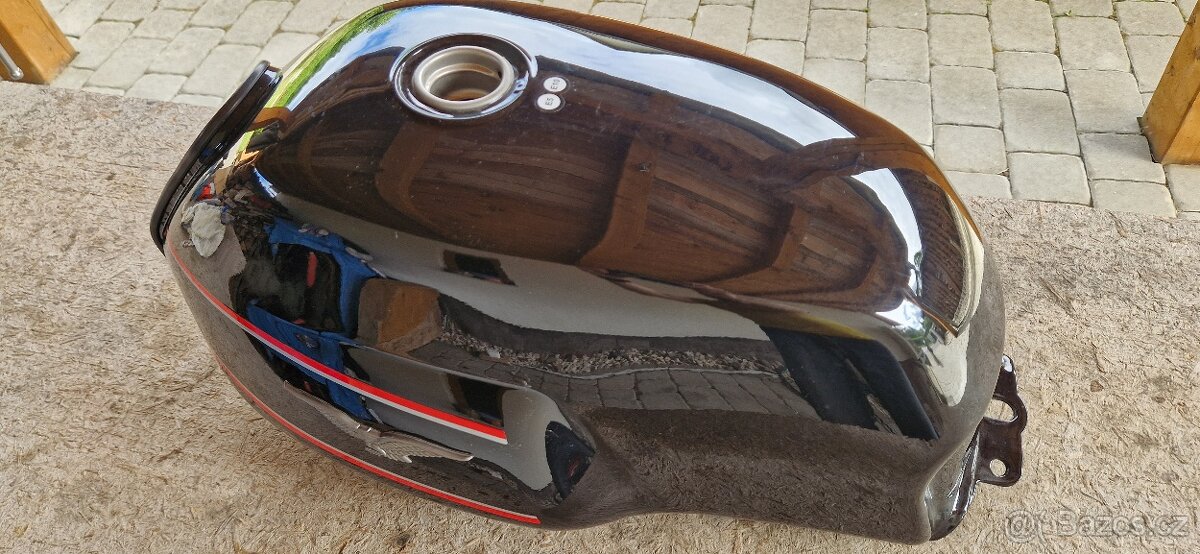 Palivová nádrž Moto Guzzi V7