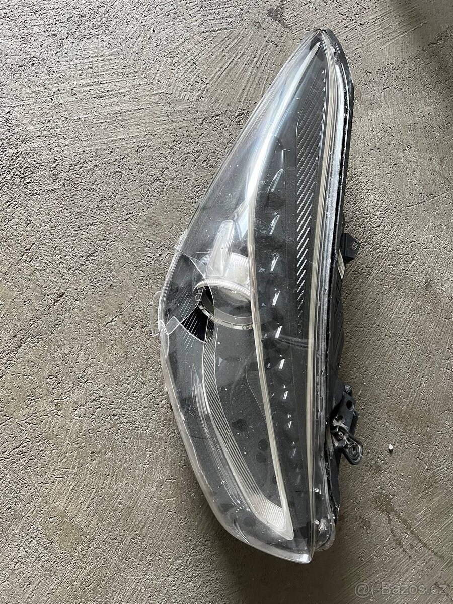 PŘEDNÍ PRAVE SVĚTLO HYUNDAI I40