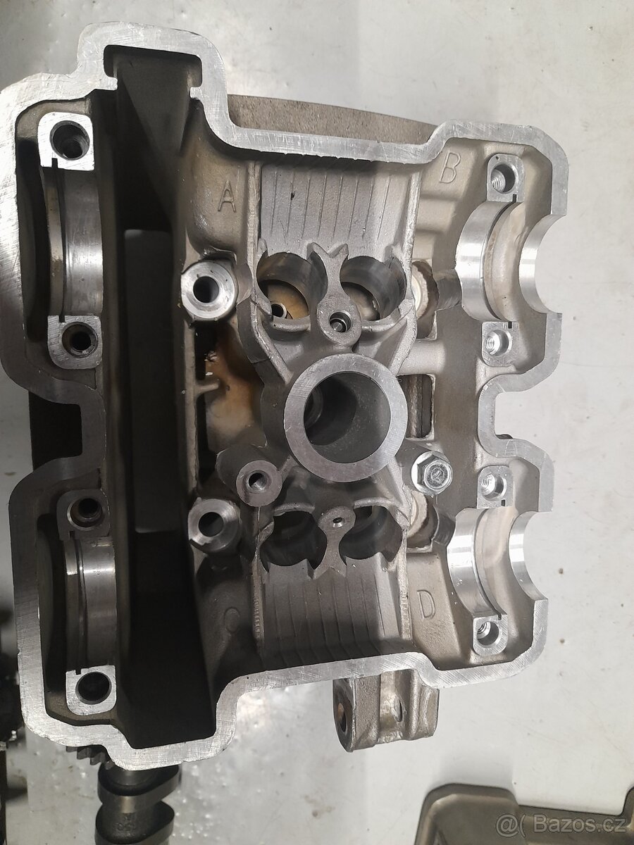 Hyosung 125- hlava válce