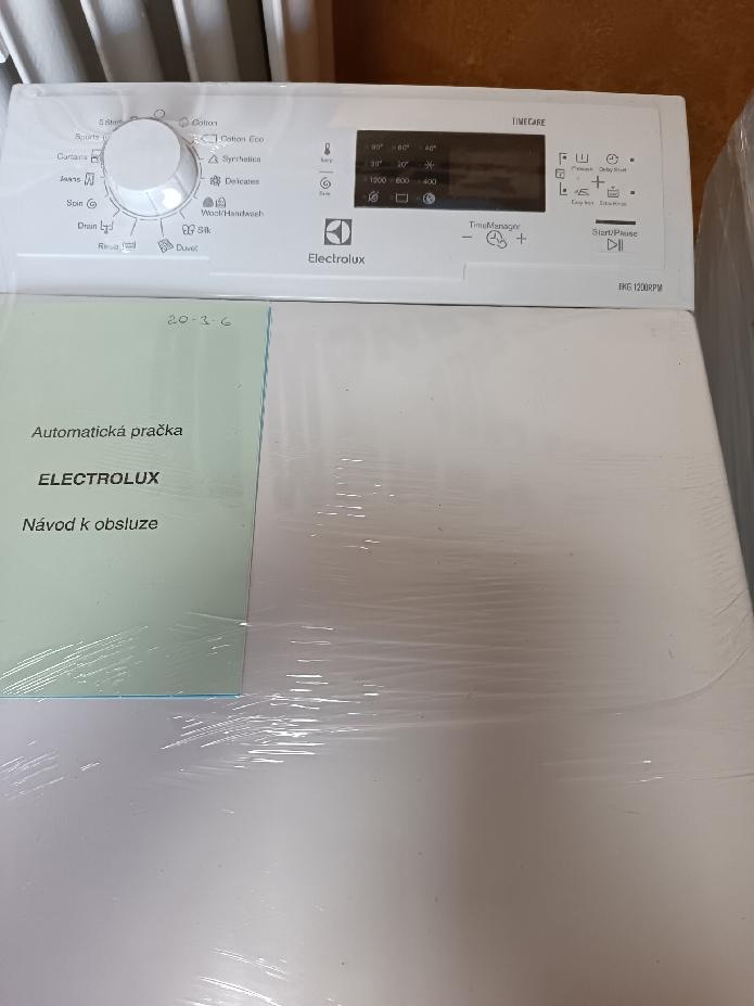vrchem plněná pračka Electrolux