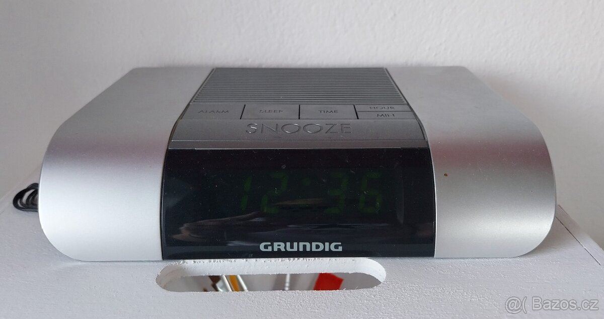 Miniradio s budíkem Grundig
