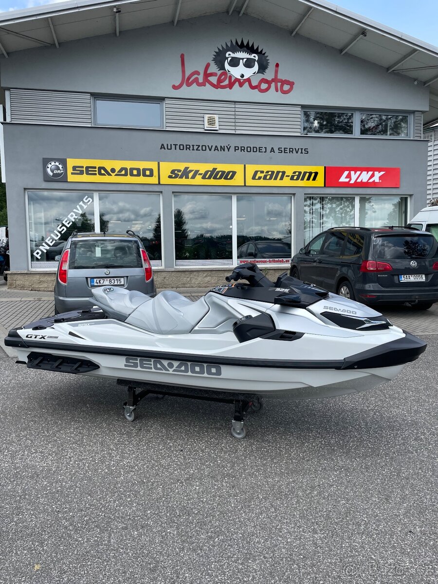 Sea Doo GTX LTD 3-up 325hp iDF Audio modrá nebo bílá barva