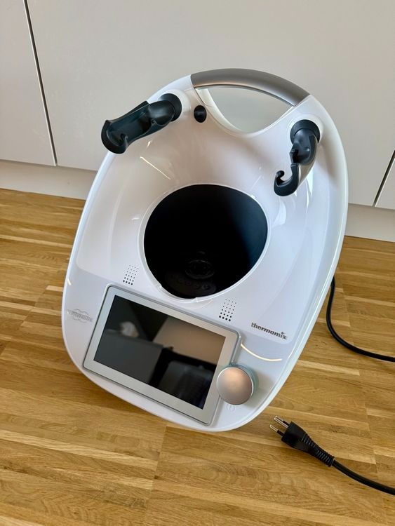 Thermomix TM6 – skvělý stav, kompletní příslušenství