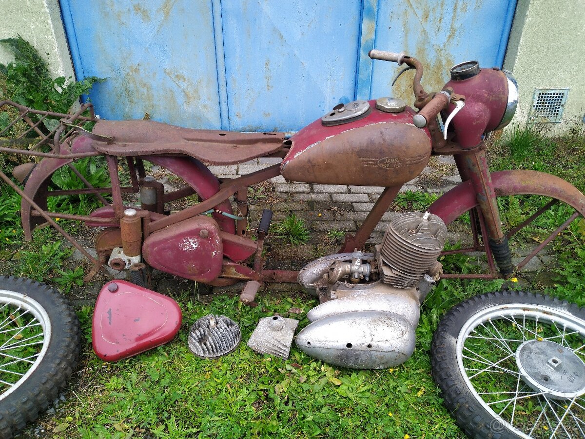 Jawa 250 typ 11 pérák