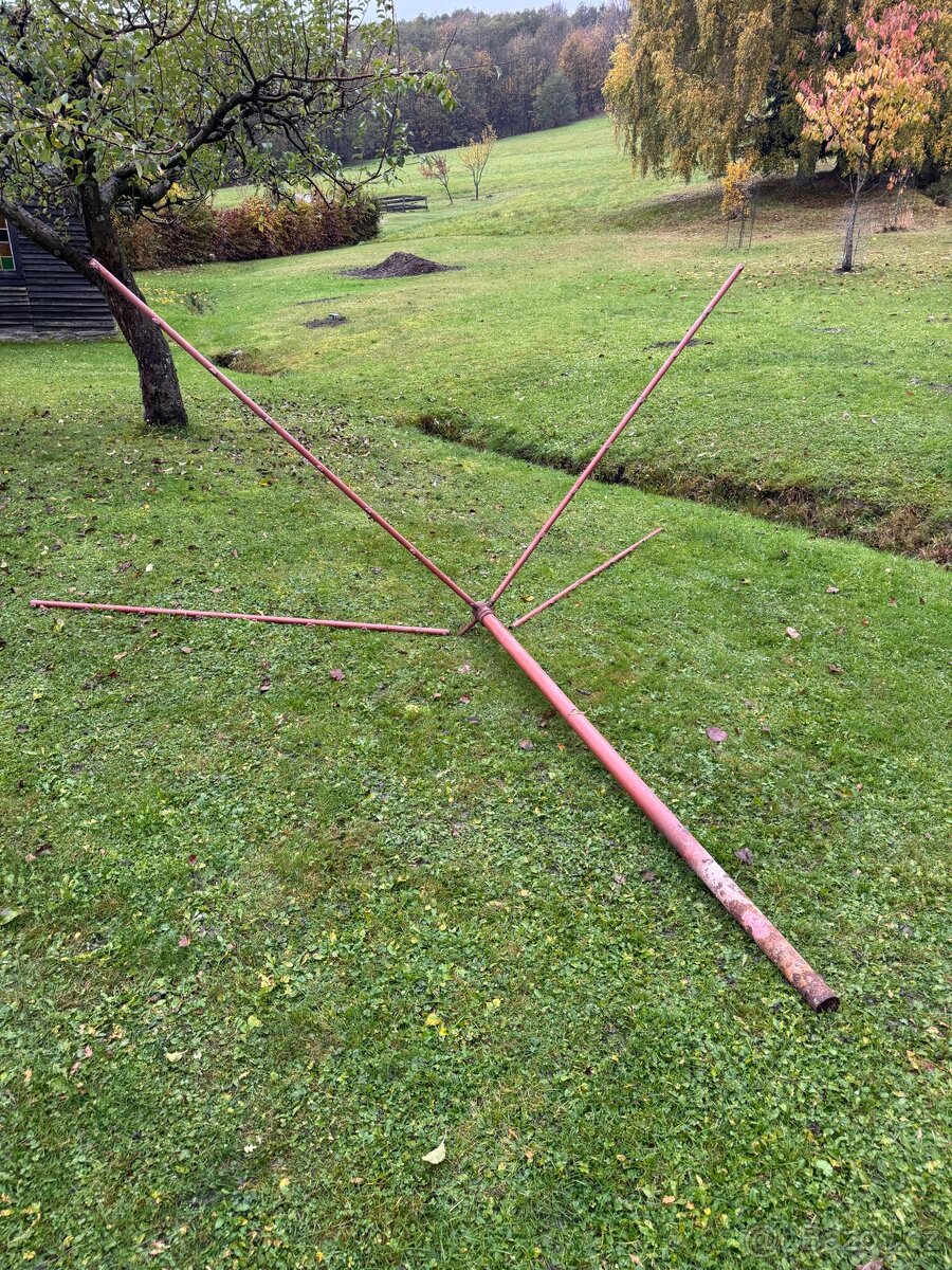 Otočný sušák na prádlo