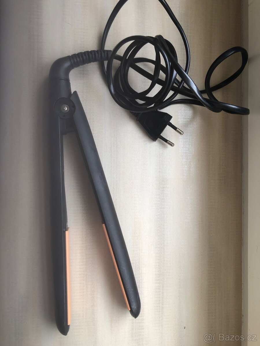 Žehlička na vlasy Remington 15220 AB