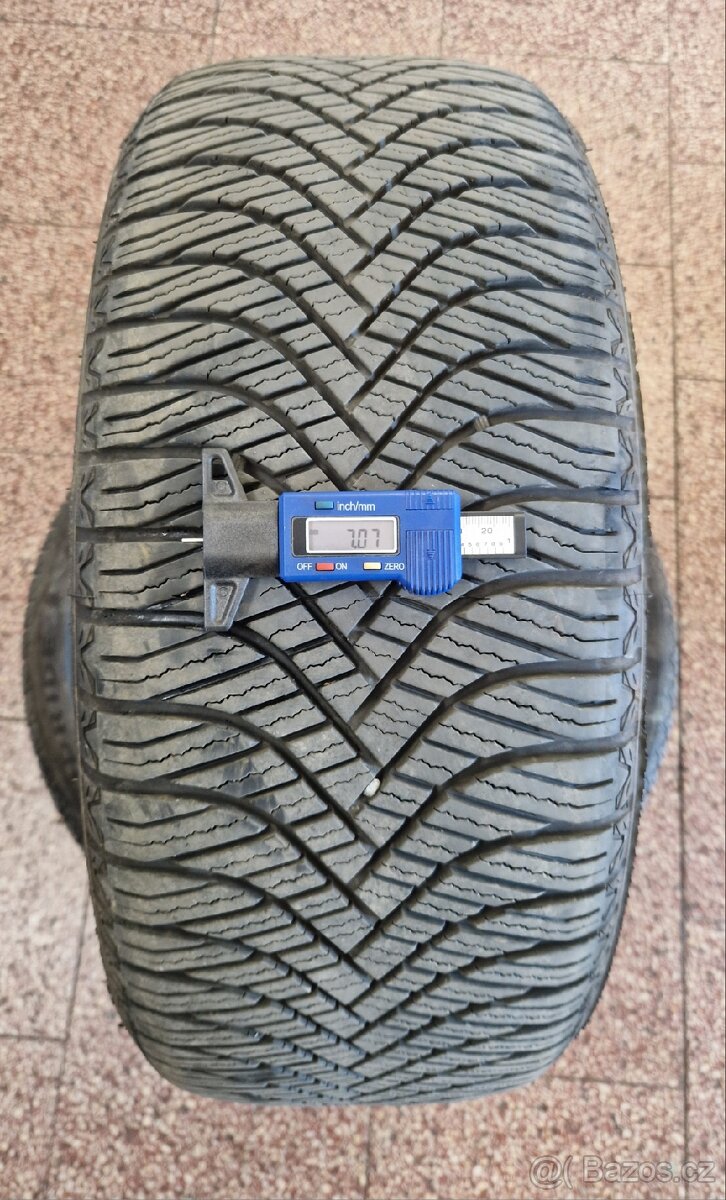 2x Celoročni pneu 215/40/17...87W...GOODRIDE