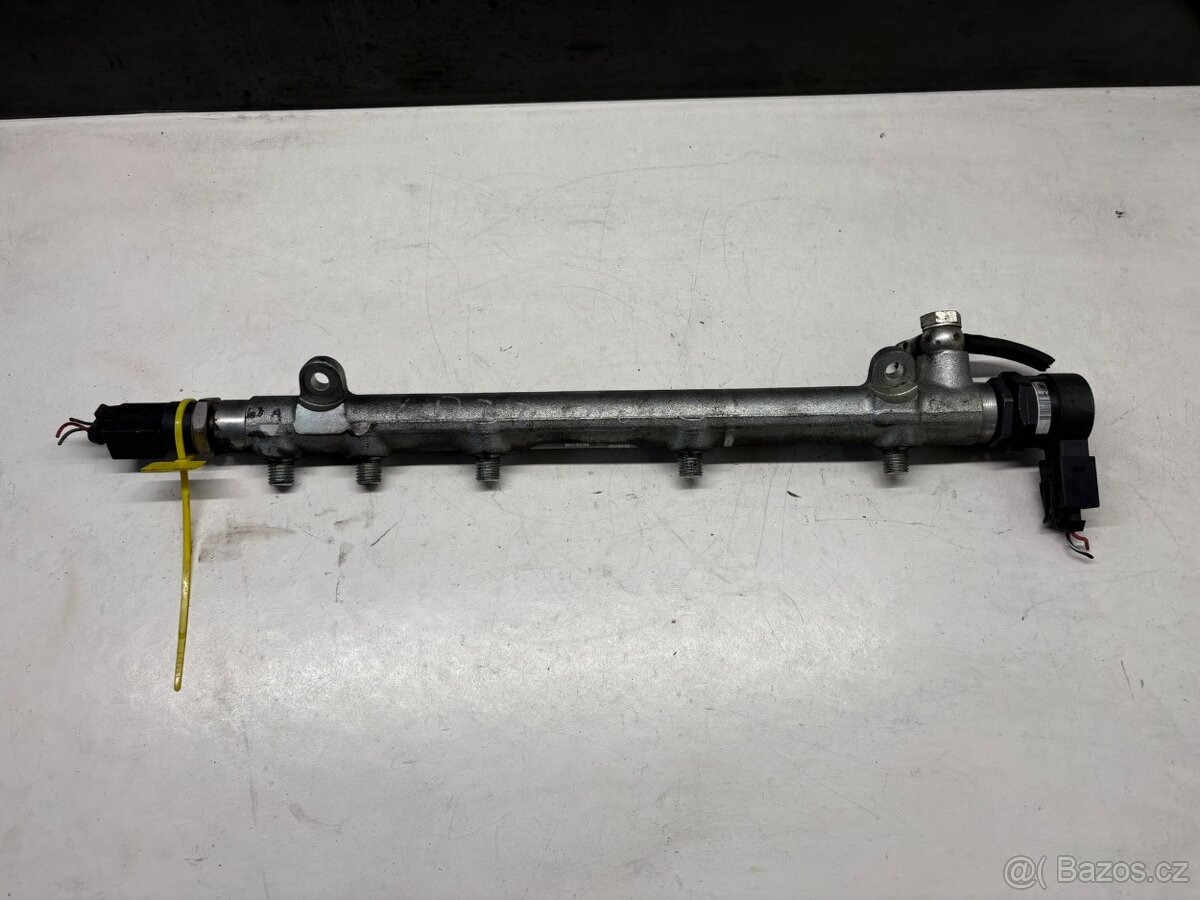 //Vstřikovací lišta Mercedes 2.2/2.7/3.0CDI //