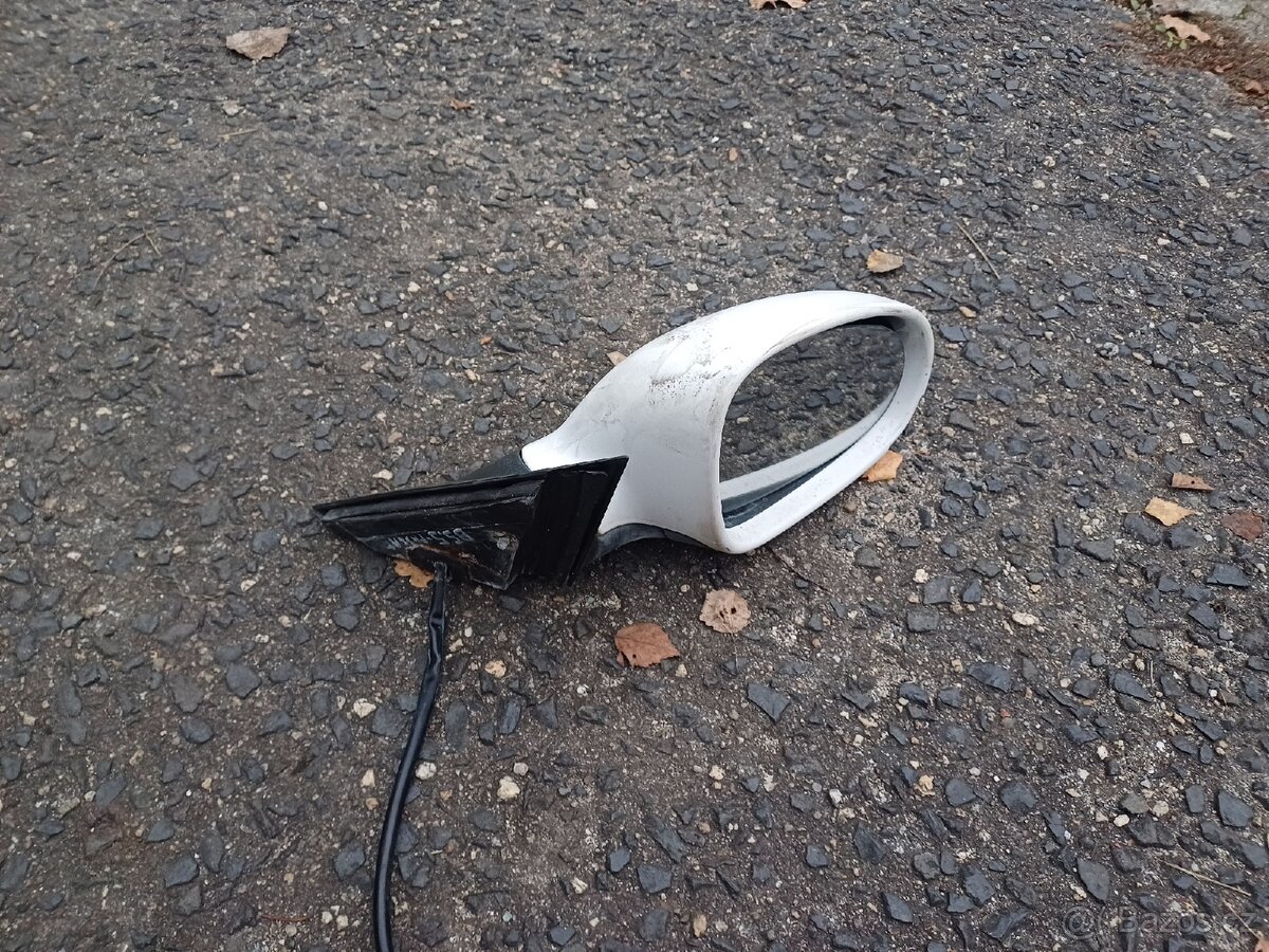 Pravé zrcátko na Vw passat b5.5