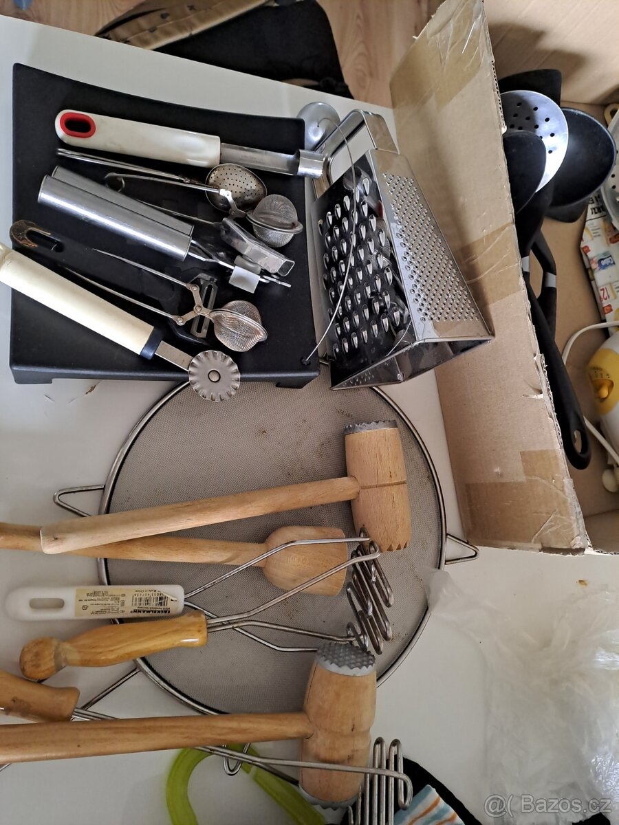 Vše po 10 Kč,otvírák,kráječ na pizzu, struhadla,