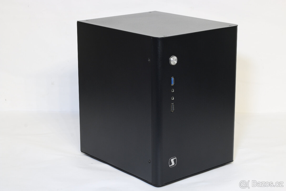 Kancelářský mini PC, vhodný i pro hraní her - zánovní