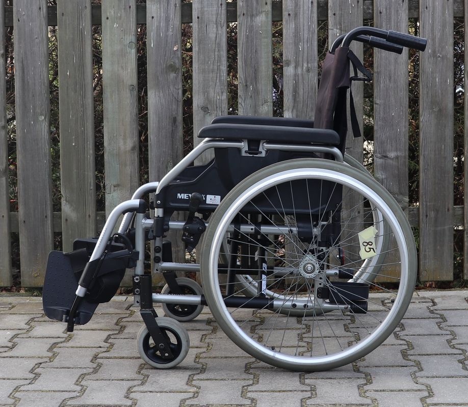 085-Mechanický invalidní vozík Meyra.