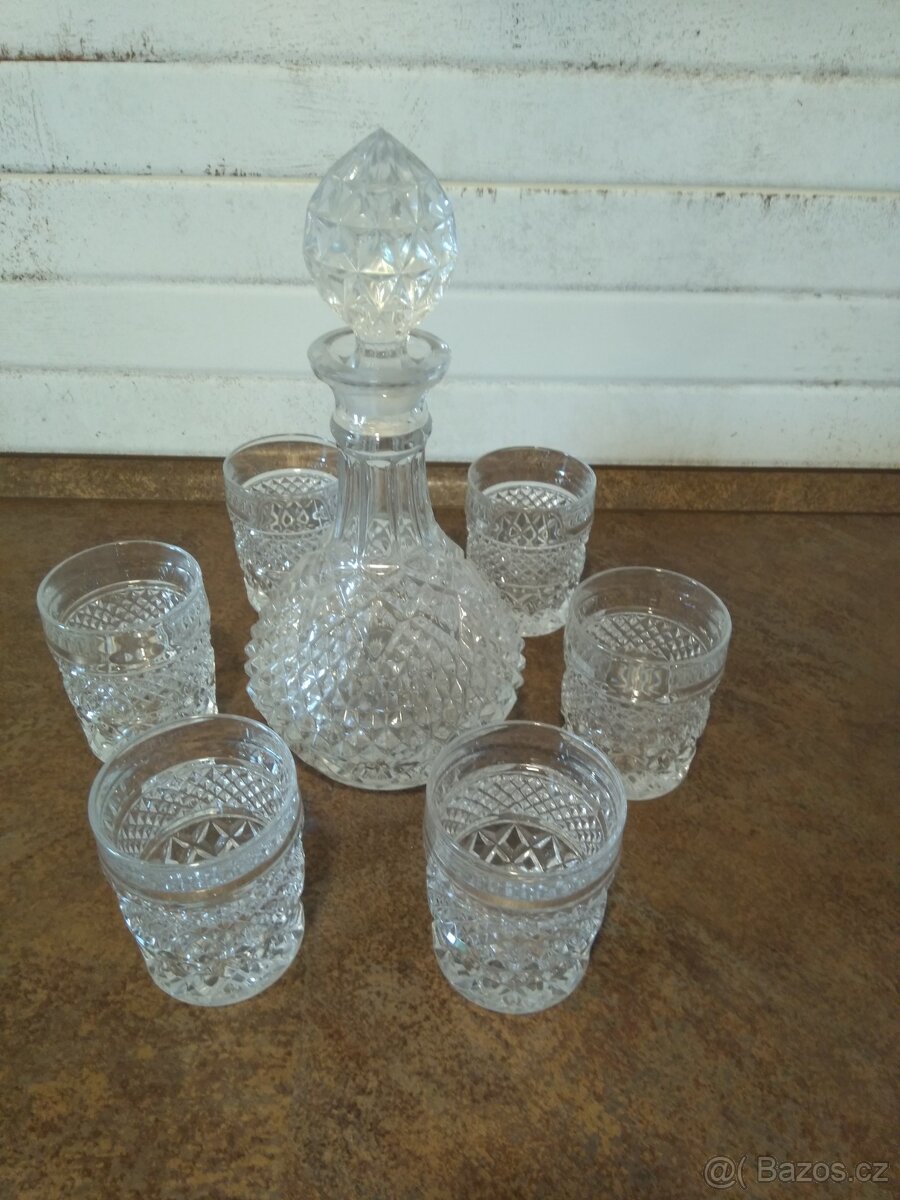 Karafa a sklenice na whisky