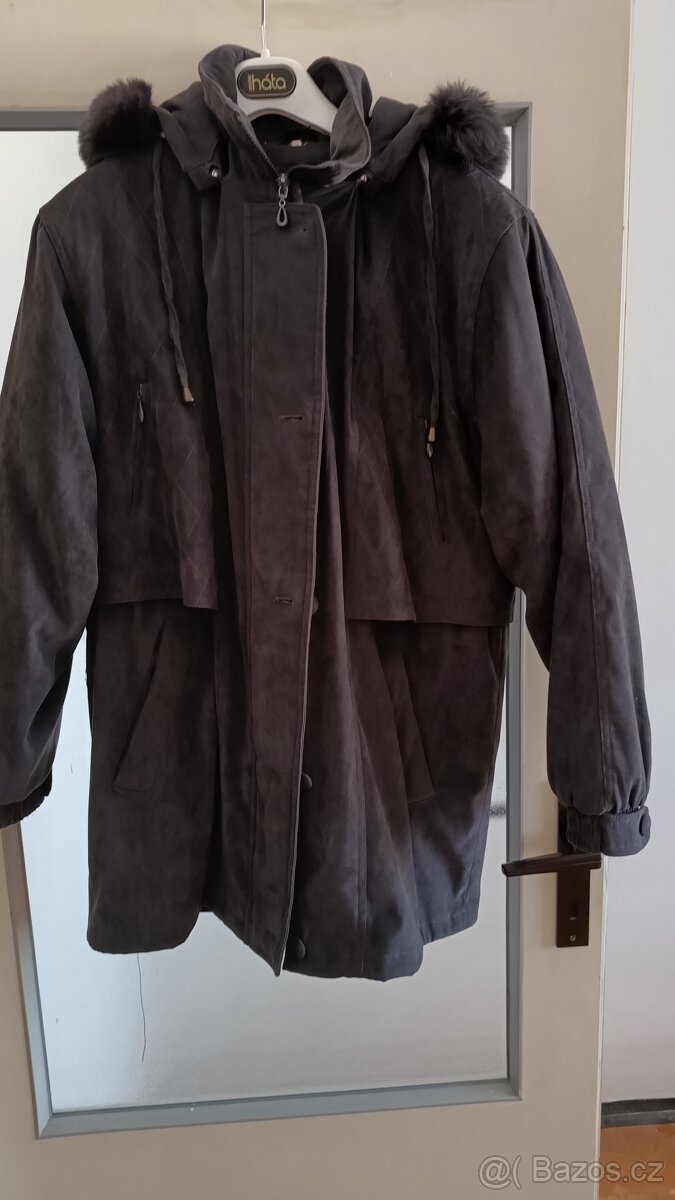 bunda zimní s kapucí s kožešinovým lemem