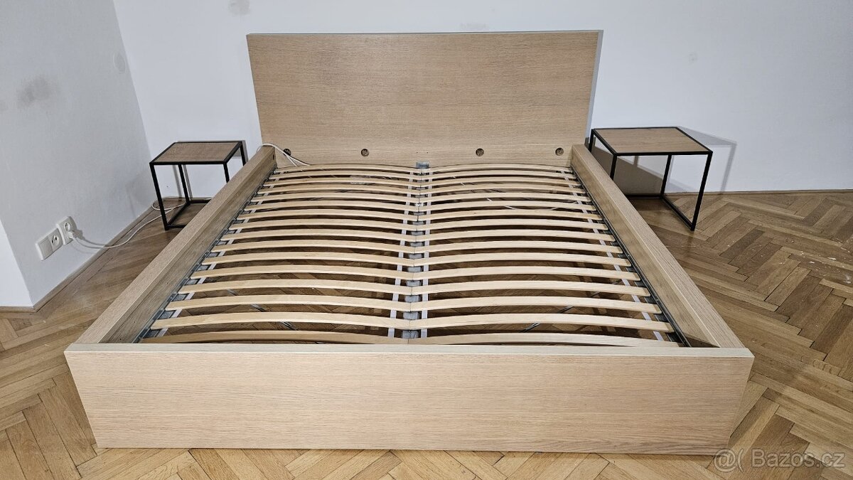 manželská postel Malm (Ikea)