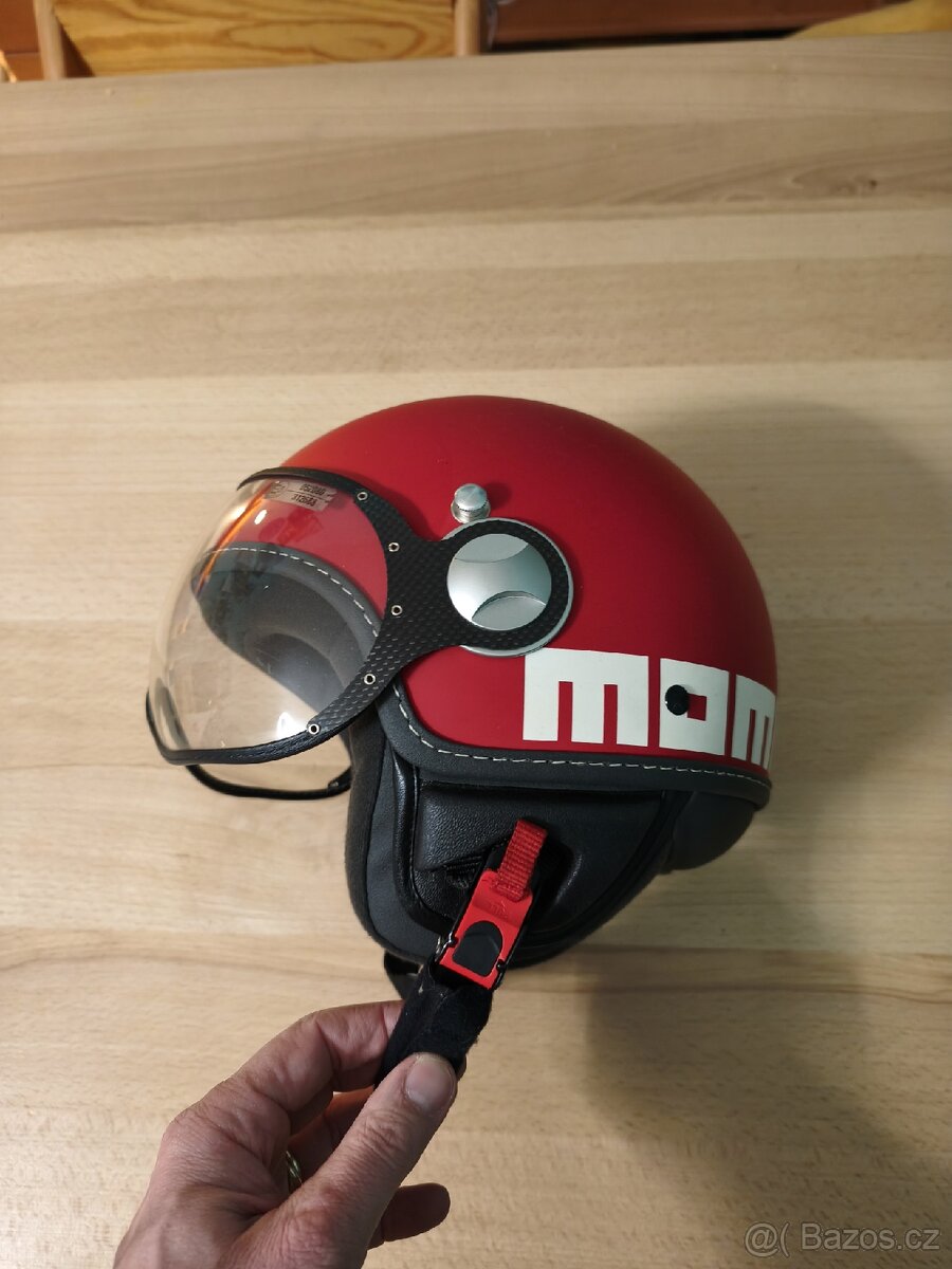 Moto helma MOMODESING