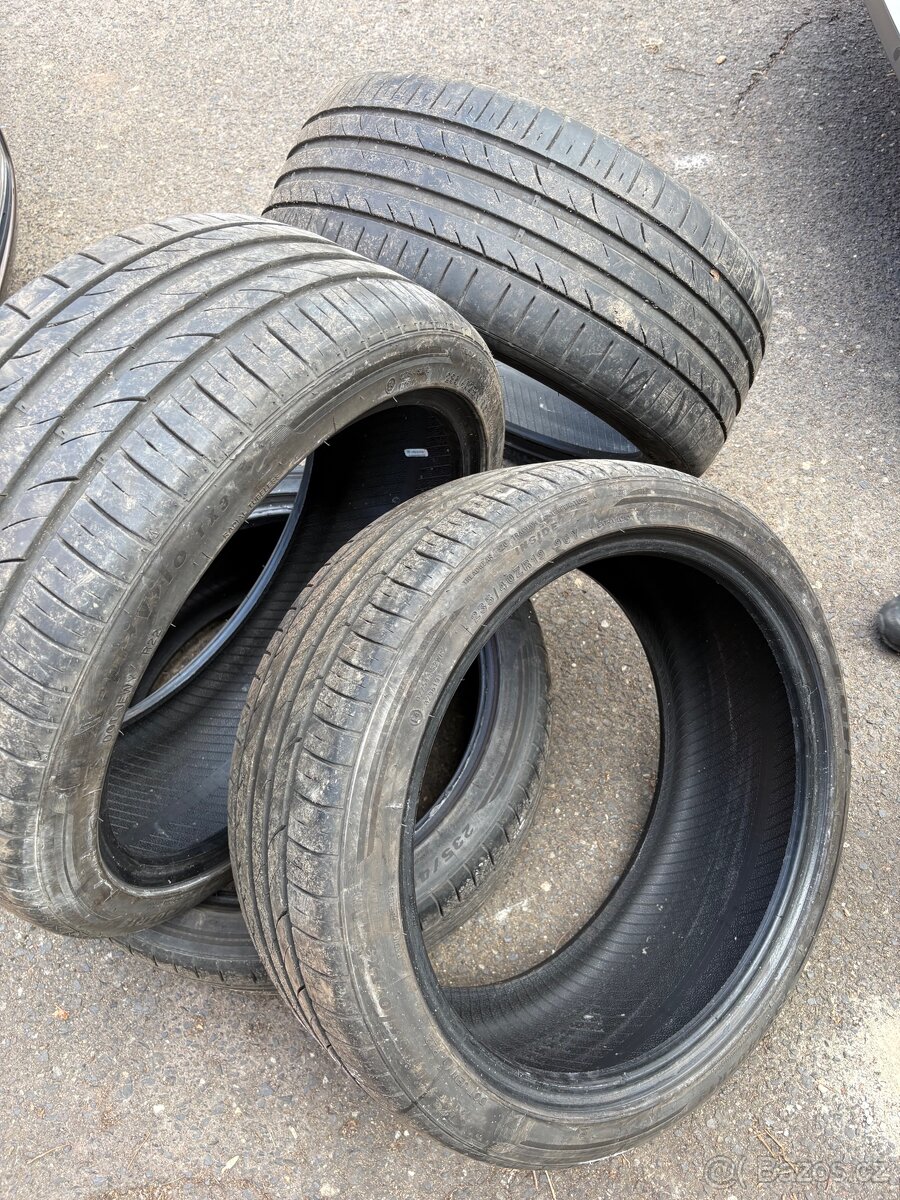 Tracmax X-Privilo TX3 235/40 R19