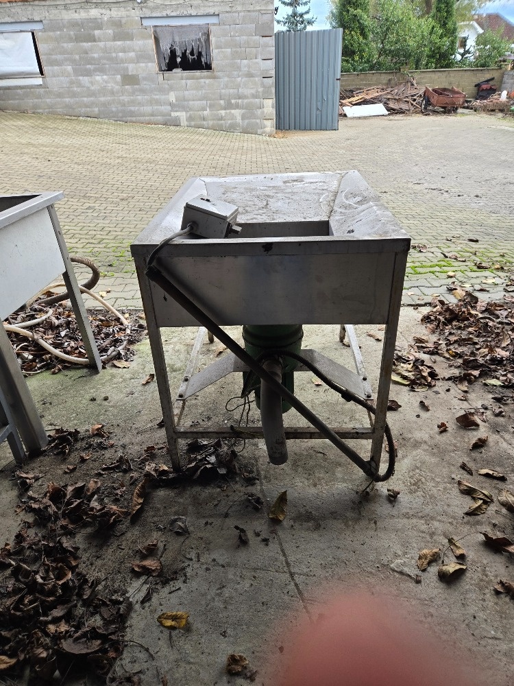 Profi stůl s elektrickým drtičem