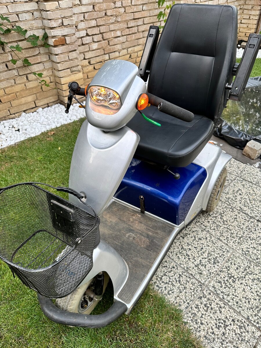 Elektrický invalidní skútr / vozík pro seniory
