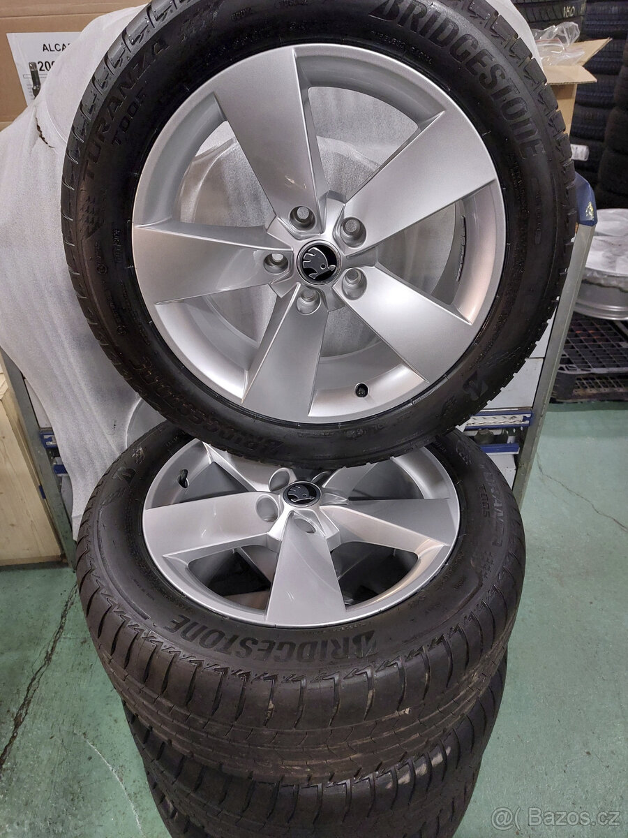 Originál alu kola 17" na Škoda Superb III. letní zánovní