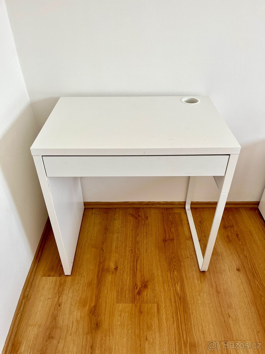 Stůl ikea micke
