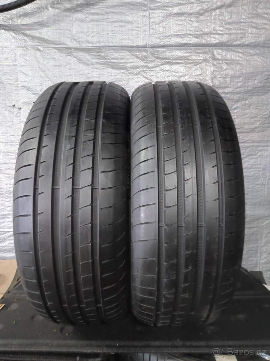 2xletní pneu 225/45/19.Runflat.Goodyear.