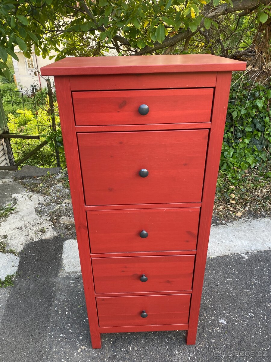 IKEA Hemnes s 5 zásuvkami - červená