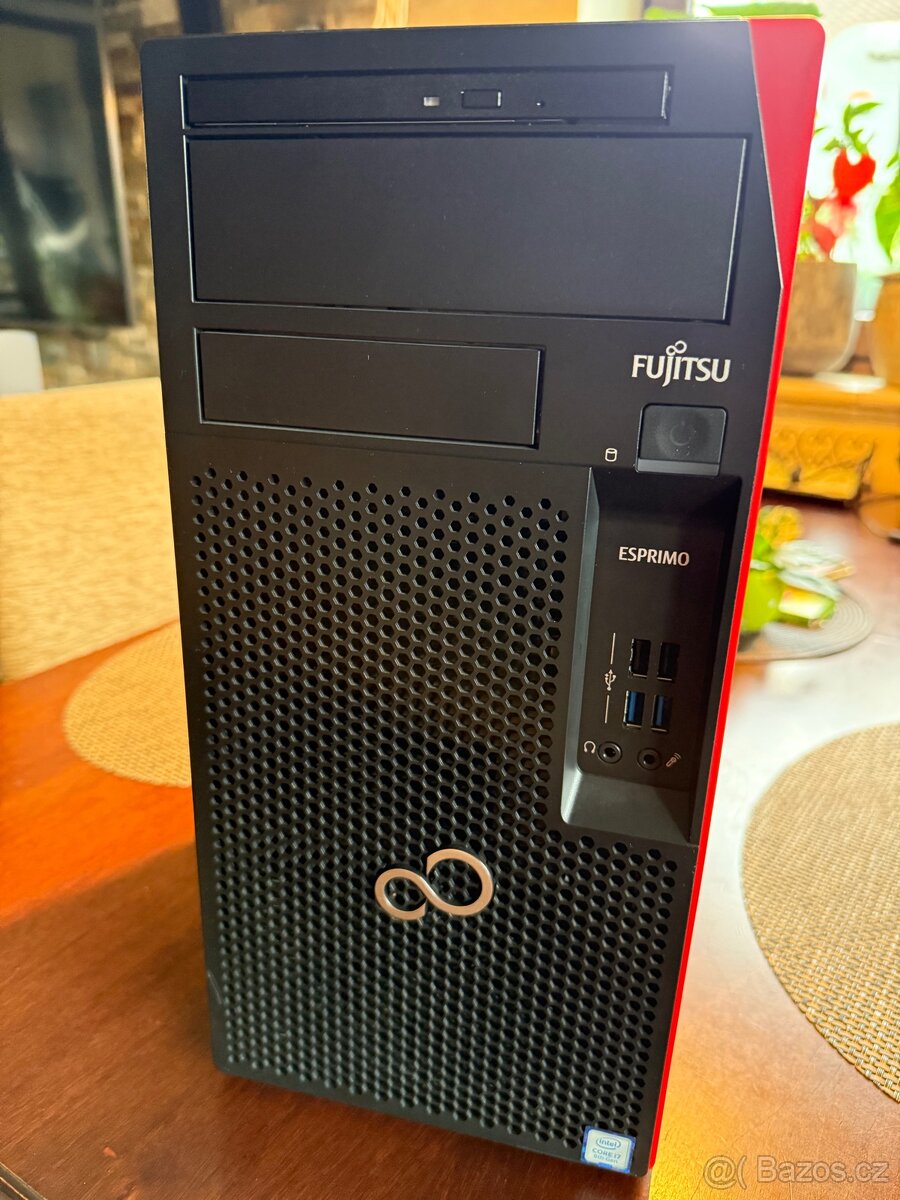 Fujitsu Esprimo P558/E85+
