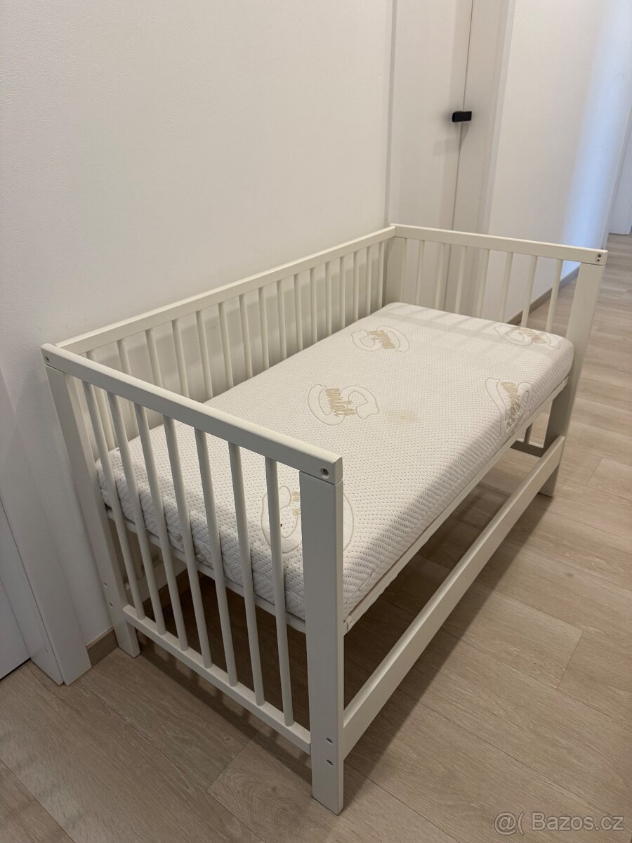 Dětská postýlka s matrací