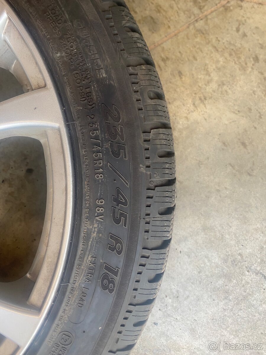 Kola 235/45R18