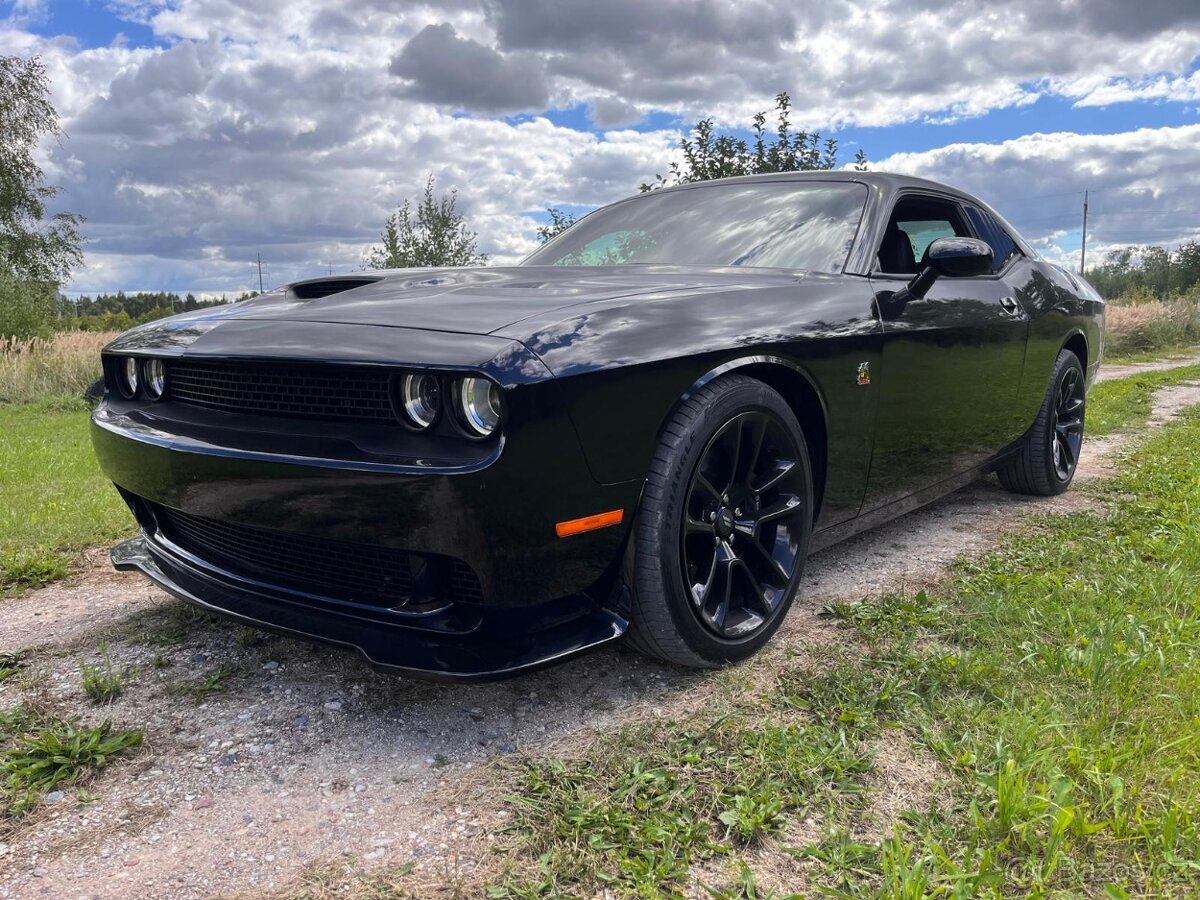 Dodge challenger R/T 6.4 V8 r.v. 2021