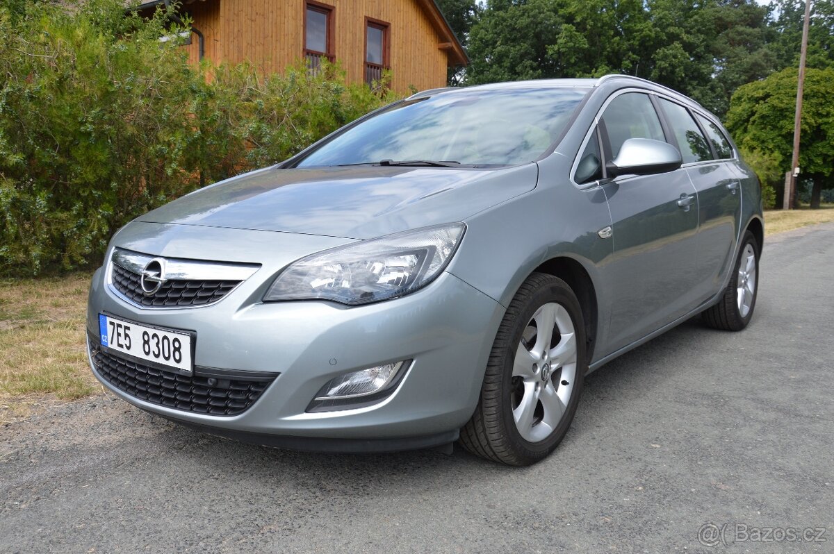 Opel Astra J Sports Tourer 2.0 CDTI, 118kW